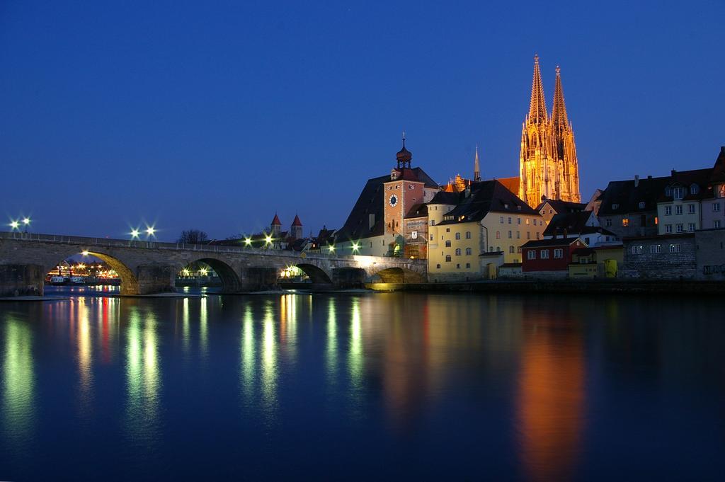 Schloss Weichs Zu Regensburg Mit 2Schlafzimmer Parkplatz Internet 75Qm Zentrum Eksteriør billede