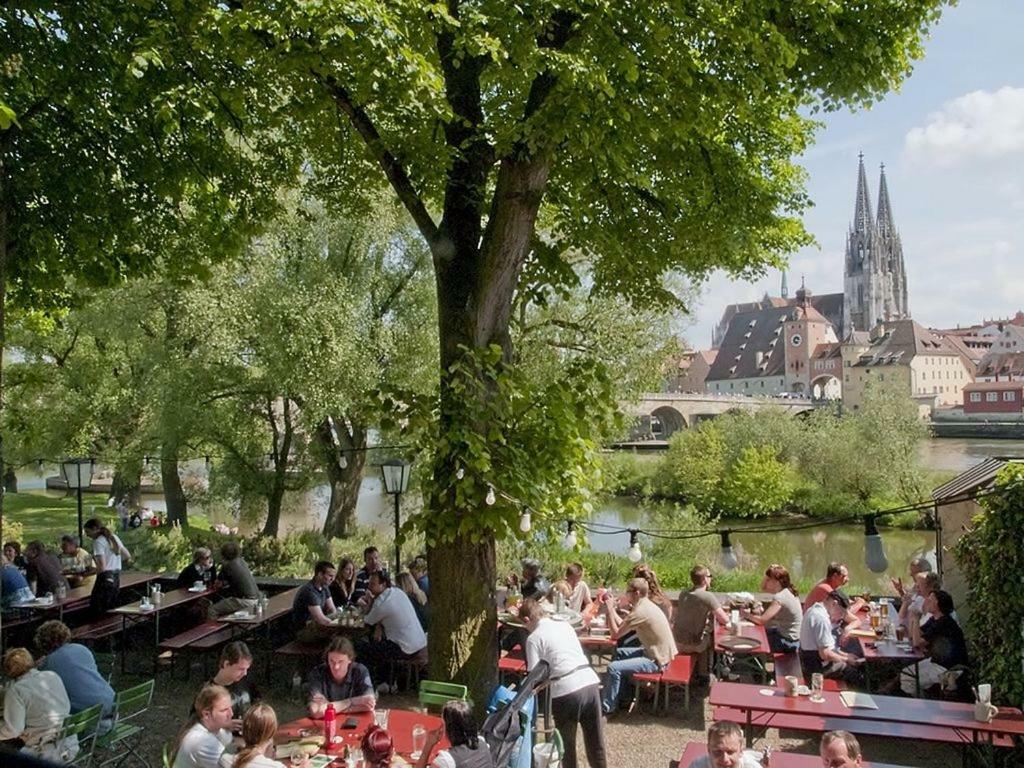 Schloss Weichs Zu Regensburg Mit 2Schlafzimmer Parkplatz Internet 75Qm Zentrum Eksteriør billede